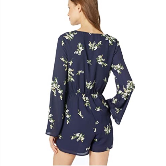 Cupcakes and Cashmere Dorene floral romper NWT XS - Picture 9 of 10